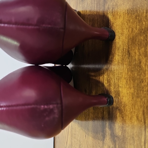 Nine West Women's Deep Red Heels Peekaboo Too Cleavage - Picture 5 of 6